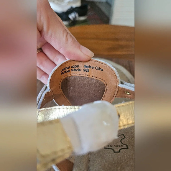 Mark Jenkins-Chain:Stylish 2 Wedge. Gold leather Size 9  NWOT - Picture 4 of 8